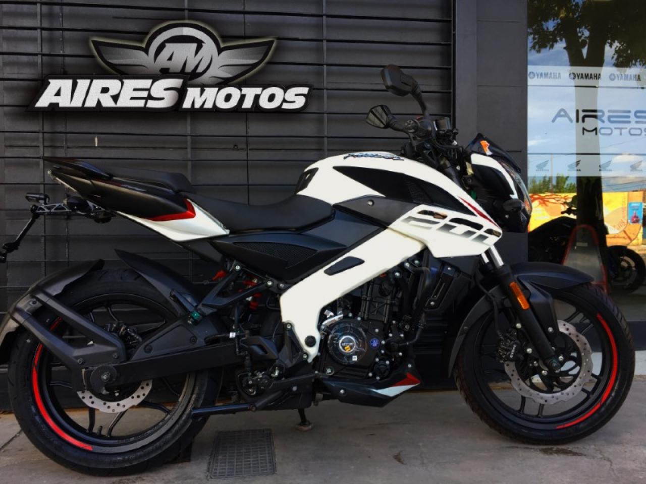 Bajaj Rouser Ns 200