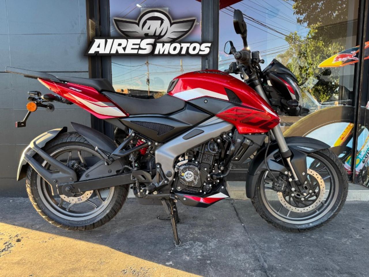 Bajaj ROUSER 200